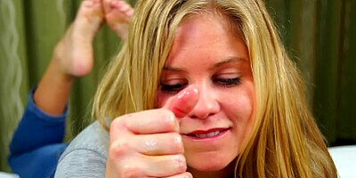 Edge play with Anabelle Pync (massive cumshot)
