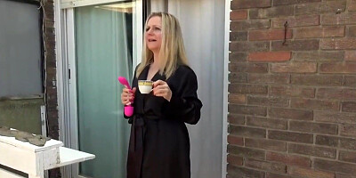 blowjob mature wife begins her morning with coffee and dildo