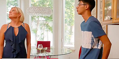 Sexy Cougar Fucks Young Cock With Payton Hall