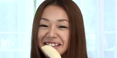 Serina Hayakawa pleases wth her warm lips