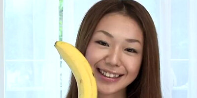 Serina Hayakawa pleases wth her warm lips