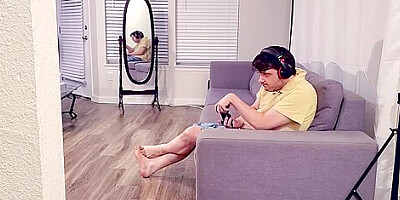 Louise interupts Gene&amp,#039,s game time with a BJ and doggy, but they get CAUGHT!