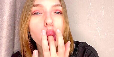 Honey Sasha - A Girl With A Juicy Ass Cums While At Hom