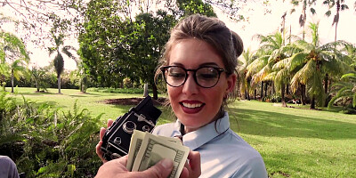 Sexy photographer gives up her pussy for some cash