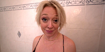 My busty stepmom enjoyed pussy licking