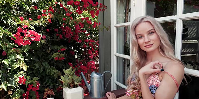 Roxy Shaw posing naked and looks sexy