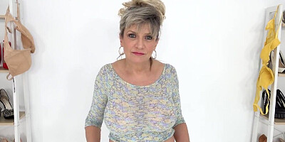 Stunning mature seductively oils up own round boobs