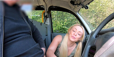 Amber Deen gets screwed in the backseat of a car