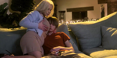 Spencer spread her legs to welcome Spikey's cock