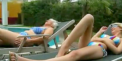 Young slut and mature cunt in lez action