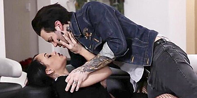 Small Tits Emo Slut Holly Hendrix Gets Her Asshole Slammed