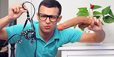 Free Premium Video Busty Milf Gets Wet When She Catches Johnny Sniffing Her Panties - Casca Akashova