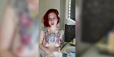 Pretty ginger-haired with tats is fumbling her coochie while washing dishes and lovin’ it