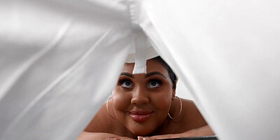Short-haired BBW Simone Richards gets fucked during a massage
