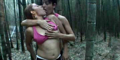 Lizandra and Karla kissing