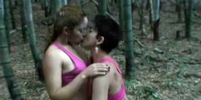 Lizandra and Karla kissing