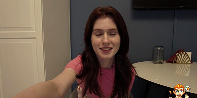 Cutie gets pleased by a solo live play