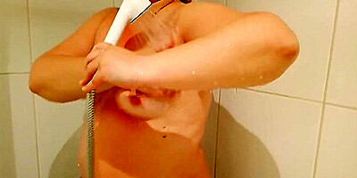 Ellie Bathes And At The Same Time Pees In The Bathtub At Hotel No.1