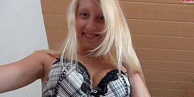 Leonie - Zum Orgasmus Geritten - Creampie