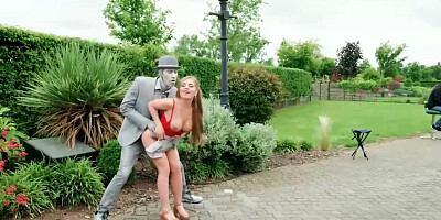 Living statue tears up meatpipe thirsty whore with his massive pink cigar