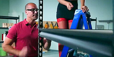 Sean Lawless And August Ames In Hot Juicy Babe Gets Fucked Hard