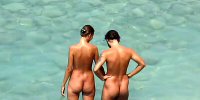 Voyeur. Butt-Crack on public beach