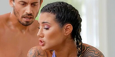 Jogging, Jiggling & Helping Him Cheat / 15.11.2023 - Arabelle Raphael And Alex Jones