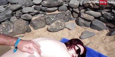Public fuck at the beach - MyDirtyHobby