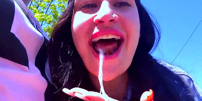 Oral Job contest in public to a stranger, the boy thought it was prank