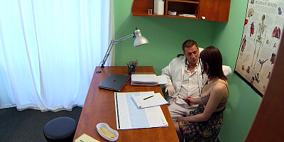 Bigtit patient Anabelle Sonic bent and fucked over desk