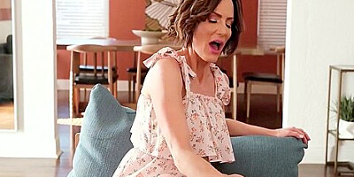 Ainsley Adams - Hot Newbie Milf Solo