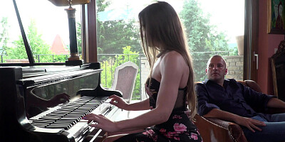 Sexy pianist Nicole Pearl has sex with double penetration after the show