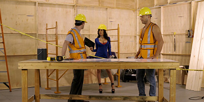 Puerto Rican Shay Evans seduces two guys