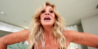 I beat off to this and felt guilty after!