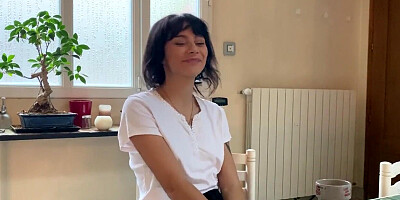 Amateur Babe Toys Her Pussy With a Glass Dildo