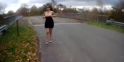 Displaying on a bridge (1)