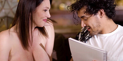 Stepson draws his busty stepmom RayVeness naked