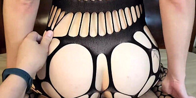 Masked sweetie gets her pussy pumped deep