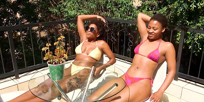 Amateur ebony lesbian dildoing her GF