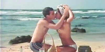 Bea Fiedler,Sonja Martin in Lemon Popsicle 4 (1983)