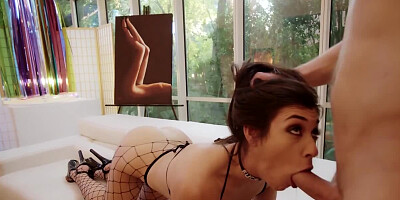 Girl found out that the shortest way to man's orgasm is anal sex
