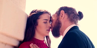 Enticing gal has spontaneous sex with BF by the pool