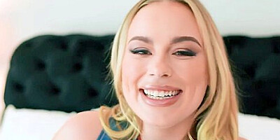 Blonde Babe Anna Claire Clouds Gives Sloppy Head!