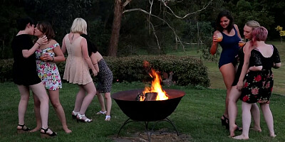 Campfire lezzies