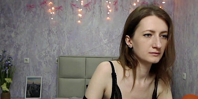 Brunette babe strips to bra on webcam solo show