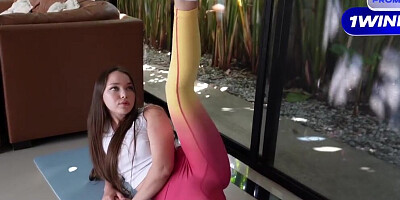 Distracted step-sister from yoga class and pumped her mouth full of cum - Valeria Sladkih