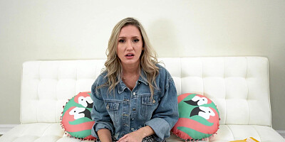 Hot stepmom Reagan Lush masturbation