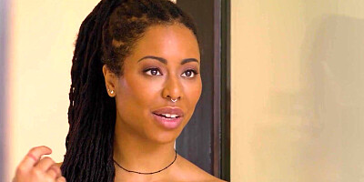 Ebony girl shows neighbors to lick pussy