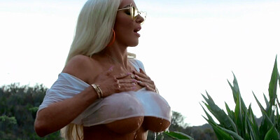 Nicolette Shea takes proper pussy pounding outdoors