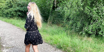 Vends-ta-culotte - This pretty blond French girl loves to suck cocks outdoors